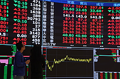 分析師指出，台股短線漲多、乖離率偏高，可能呈現高檔震盪格局，不過AI多頭局勢不變，加權指數仍有高點可期。