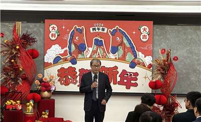 教育部長鄭英耀23日在教育部新春團拜中，勉勵同仁要顧好身體健康並且用新思維處理工作。(楊雨青 攝)