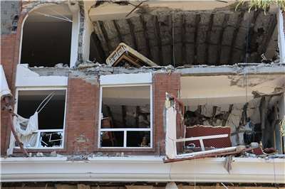 伊朗南部港市阿巴斯(Bandar Abbas)一棟住宅大樓31日傳出爆炸。