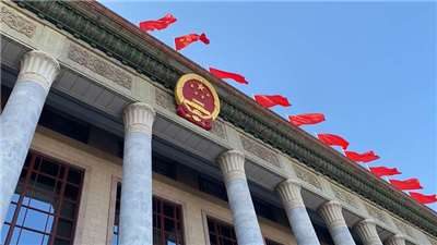 德國明鏡週刊記者法里恩(Georg Fahrion)結束6年駐中國記者生涯，發表這篇題為「這個政權穩如磐石」的文章，並作為封面故事。圖為人民大會堂。