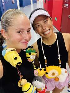 網球女將謝淑薇與拉脫維亞搭檔奧斯塔朋科(Jelena Ostapenko)。資料照片。(謝淑薇臉書)