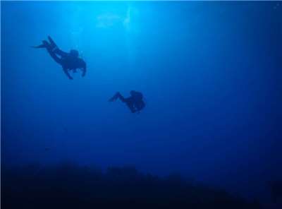 一名來自台灣的57歲男性潛水員，今天在日本山口縣宇部地區參與潛水調查期間失去意識。(示意圖/Unsplash)