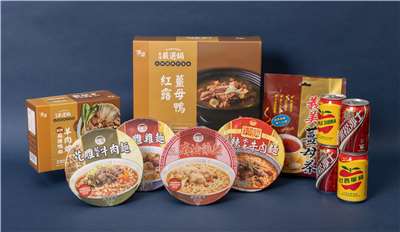 賴清德總統今日帶著薑母鴨、羊肉爐、薑母茶及汽水，親自登上位於海拔3020公尺、全台第一高的海軍「小雪山雷達站」，慰問前線的國軍。(圖 : 總統府flickr)