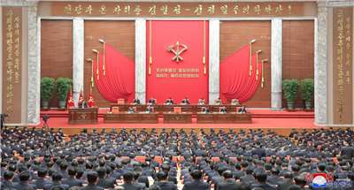 北韓領導階層將在2月稍晚舉行執政黨代表大會，這將是北韓自2021年以來首度舉行這類的大規模會議。圖為北韓勞動黨召開中全會情況。示意圖(路透社/達志影像)