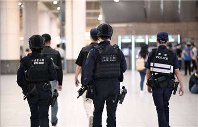 警政署4日表示，針對近日台南、苗栗所發生的隨機傷人案，警政署高度重視並肯定同仁英勇執法的表現。年關將近，將持續精進勤務部署、提高見警率，增加犯罪嚇阻力。(警政署提供)