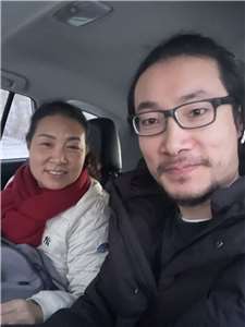 關恆出獄後與母親的合照(中國人權提供)