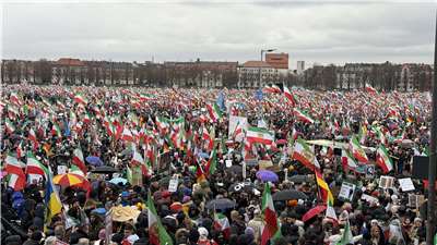 約25萬人14日在慕尼黑示威，抗議伊朗政府。(AFP)