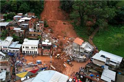 巴西米納斯吉拉斯州(Minas Gerais)連日暴雨，造成許多地方發生嚴重水患與土石流。(AP/達志影像)