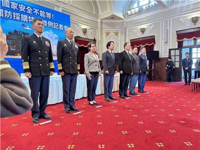 賴清德總統今天(11日)偕同三軍司令一同召開「守護民主台灣國防特別預算」記者會。(劉玉秋 攝)