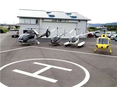 日本熊本縣警方已依業務過失致死等罪嫌，搜查直升機營運商「匠航空」的總部與據點。(圖翻攝自匠航空官網)