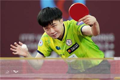 世界桌球職業大聯盟(WTT)新加坡大滿貫賽，「台灣一哥」林昀儒23日在男單首輪花不到25分鐘，以3比0擊敗法國好手巴德(Lilian Bardet)，順利挺進次輪。（WTT官網）