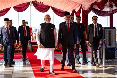 正在馬來西亞訪問的印度總理莫迪(Narendra Modi)(左)8日將與馬來西亞首相安華(Anwar Ibrahim)(右)舉行會談。(X平台/@anwaribrahim)