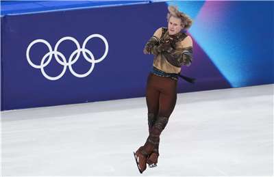 美國男子花式滑冰好手馬里寧(Ilia Malinin)在本屆米蘭冬奧，成功完成奧運史上首次的艾克索4周跳(quadruple Axel)。 