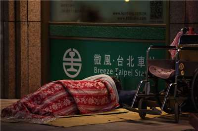 寒流7日報到，行政院災害防救辦公室表示，已整合部會資源落實應變，包含嚴防農漁寒害、針對獨居老人與街友啟動「低溫關懷機制」。 (圖：中央社)