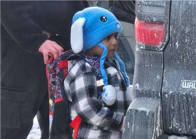 5歲男童連恩．康尼荷．拉莫斯(Liam Conejo Ramos,圖)1月20日在明尼阿波利斯(Minneapolis)突襲行動中遭到拘留，事件震驚全球。一名國會議員1日指出，男童已經返家。