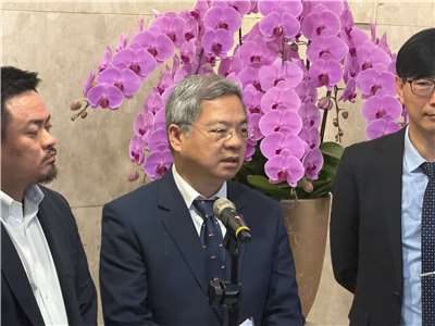 經濟部長龔明鑫表示，經智庫推估，在極端情境下，美國進口車關稅調降，對國內汽車產值衝擊約1點多個百分比。(謝佳興 攝)