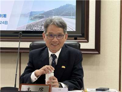 新竹寶山水庫蓄水率降至32%，經濟部次長賴建信強調，目前情況較過去百年大旱的艱困情境好，水情還不用過度擔心。(謝佳興 攝)