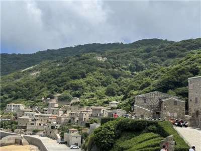 中國大陸文旅部4日宣布，將於近期恢復上海居民赴金門、馬祖旅遊。圖為馬祖知名景點芹壁村。