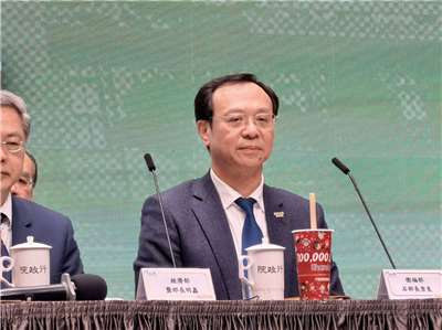 衛福部長石崇良表示，加速美國醫藥品審查將有助國人及早使用到先進藥品。(鄭佑漢 攝)