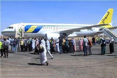 蘇丹內亂以來首見，一架客機1日降落在喀土穆國際機場。