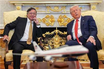 美國總統川普(Donald Trump)和哥倫比亞總統裴卓(Gustavo Petro,左)3日在白宮會談。 (圖:IG/infopresidencia)