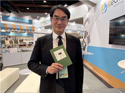 數發部長林宜敬分享過年書單。(蔡芃敏 攝)