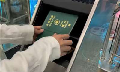 內政部鼓勵民眾可多加使用新世代自動查驗通關系統(e-Gate)，旅客無論從機場或海港出入境，都能享受智慧貼心的通關體驗。(圖：移民署)