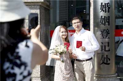 中國2025年結婚登記成長10.76%。 (圖：中央社檔案照)