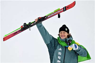 代表巴西出賽的布拉滕（Lucas Pinheiro Braathen）14日在阿爾卑斯式滑雪男子大曲道項目中，擊敗瑞士好手奧德馬特（Marco Odermatt），首開拉丁美洲選手在冬奧奪金的紀錄。