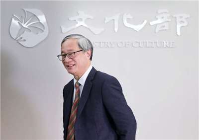 由行政院副院長鄭麗君率領的團隊完成簽署的「台美對等貿易協定」，明確將台灣印刷品納入豁免對等關稅項目之列。文化部長李遠13日對此表示，文化是國力的展現，而國力的強大也有助於文化推廣。