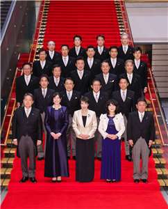 日本首相高市早苗與全體閣僚拍攝紀念照。(圖:首相官邸/X@kantei)