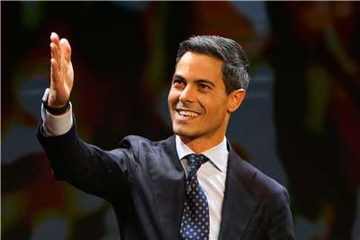 民六六黨、38歲的黨魁葉騰(Rob Jetten)將成為荷蘭最年輕總理。