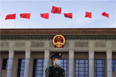 中國下周即將舉辦全國「兩會」，為讓北京藍天再現，華北多家鋼鐵廠已經被告知將減產。 (美聯社/達志影像)