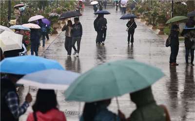 鋒面通過，中部以北注意局部雷雨及較大雨勢。 (圖：中央社)