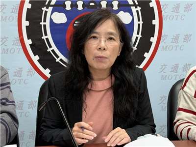 交通部公共運輸及監理司長胡廸琦3日說明今年農曆春節及228連假的疏運措施。(吳琍君攝)