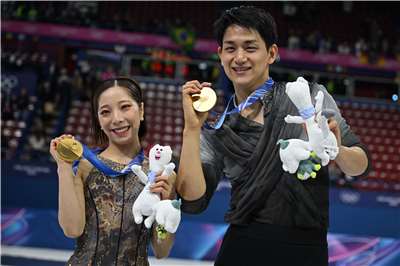 日本雙人花式滑冰選手三浦璃來與木原龍一，16日在米蘭冬奧雙人花式滑冰賽事奪金。