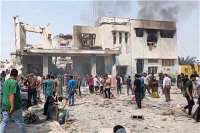 美國和以色列空襲伊朗南部霍爾木茲甘省（Hormozgan）一所女子小學，伊朗官方聲稱，至少造成40死。