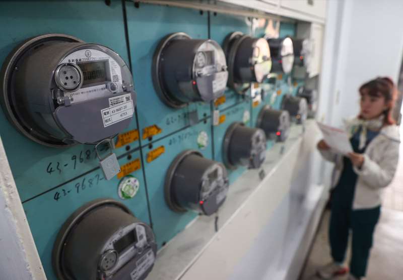 經濟部27日召開電價審議會，考量中東戰事持續、國際關稅變化風險，拍板凍漲電價，以利物價穩定。資料照。(圖：中央社)
