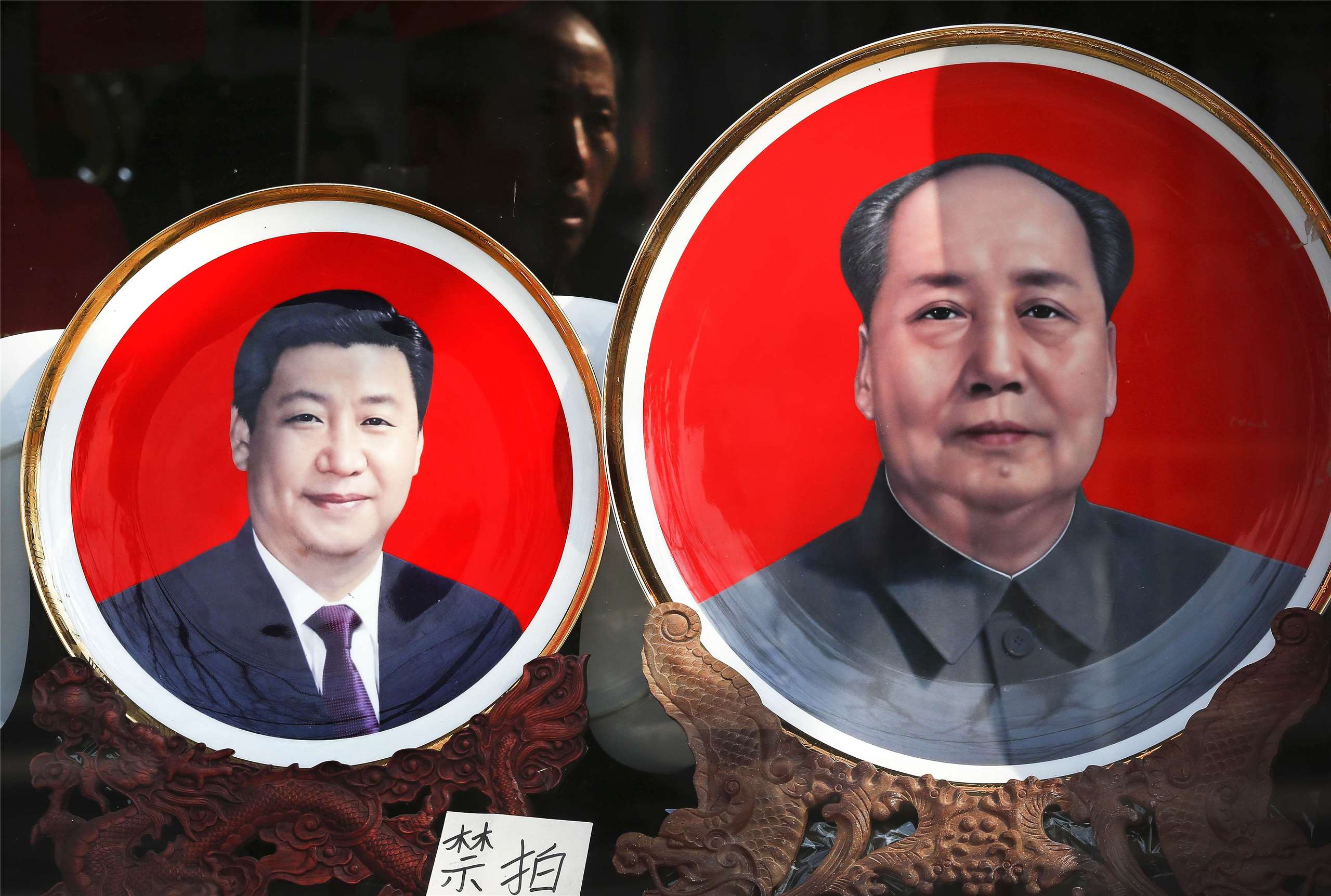 已故中共領導人毛澤東(右)、中共領導人習近平(左)。