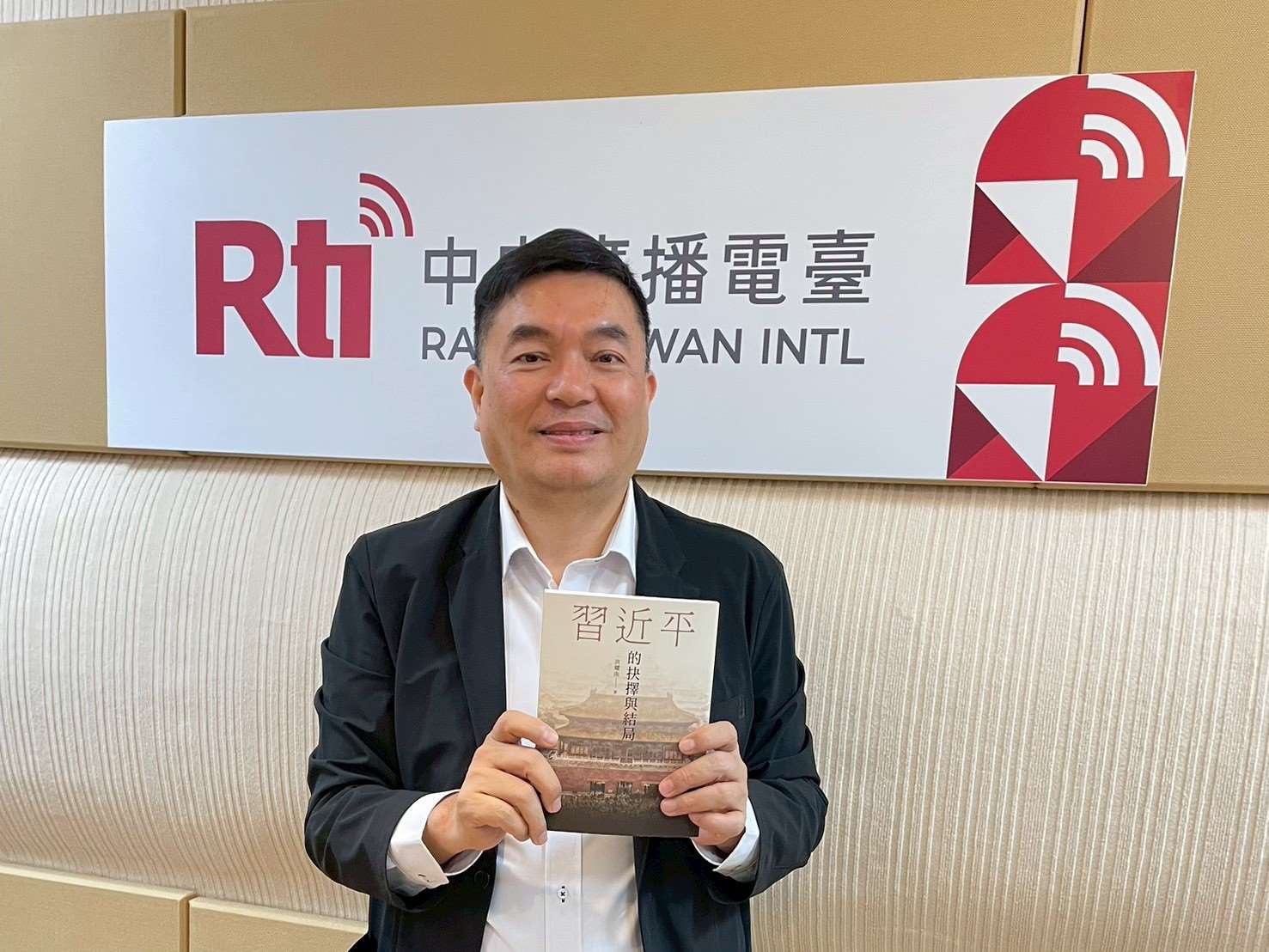 淡江大學外交及國際關係學系助理教授洪耀南