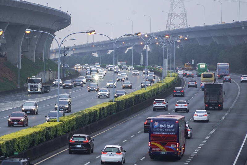 228和平紀念日連續假期收假日，零星路段有壅塞狀況。
