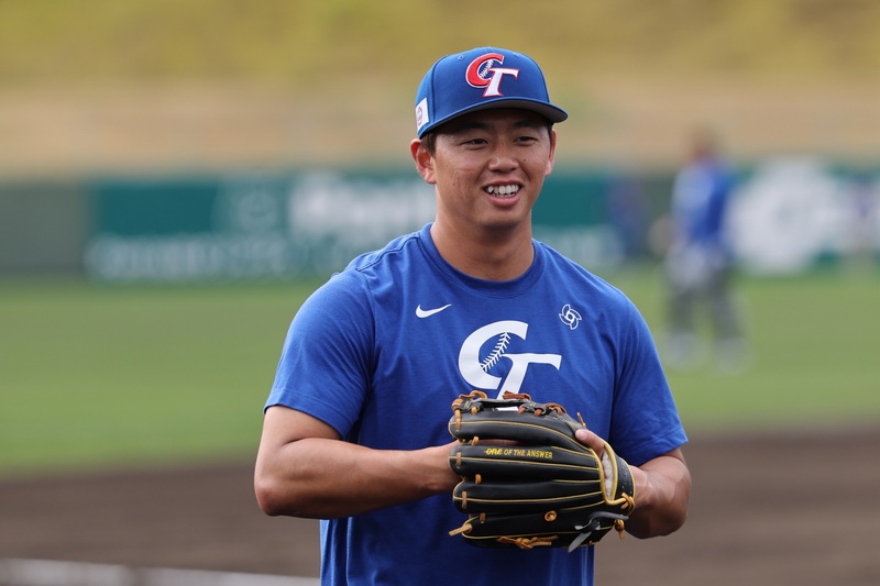 世界棒球經典賽（WBC）台灣隊3日將在日本宮崎SOKKEN棒球場與日職軟銀鷹隊進行官辦熱身賽，圖為台灣隊野手鄭宗哲賽前練習。