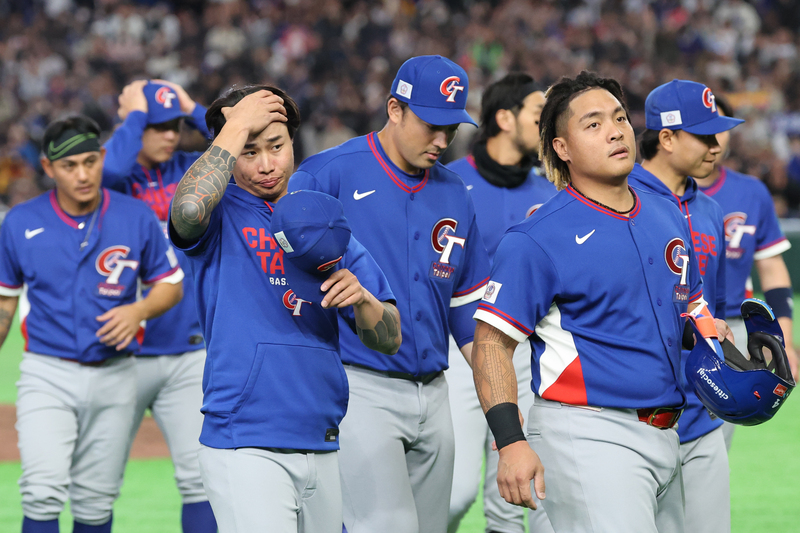世界棒球經典賽（WBC）台灣隊5日首戰與澳洲隊交手，台灣隊終場以0比3吞敗，球員難掩失落神情。
