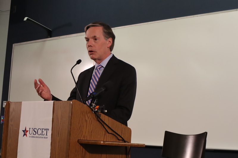 美國喬治華盛頓大學6日舉行座談會，前駐中國大使伯恩斯出席。
