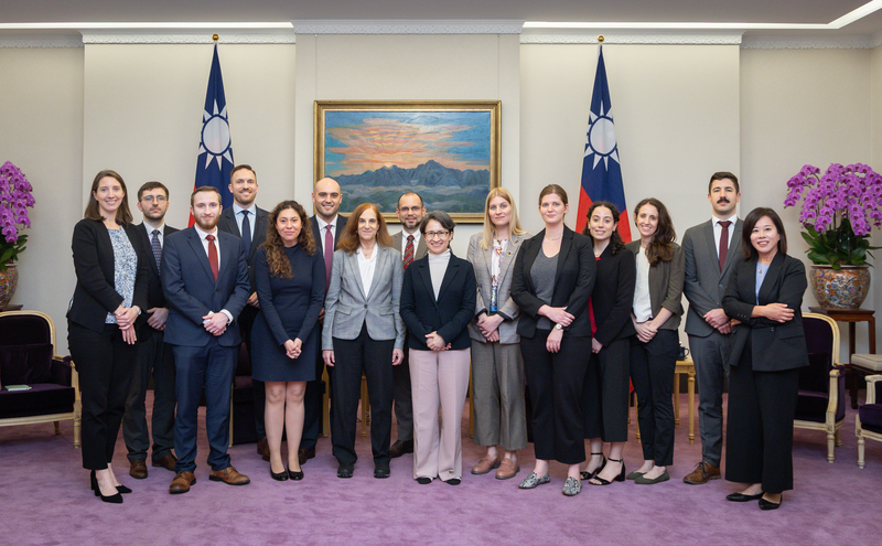 總統府7日發布新聞稿指出，副總統蕭美琴6日接見德國馬歇爾基金會（GMF）「台美歐政策計畫」訪問團表示，台灣將持續以「韌性」為核心，與民主夥伴共同因應各項挑戰。