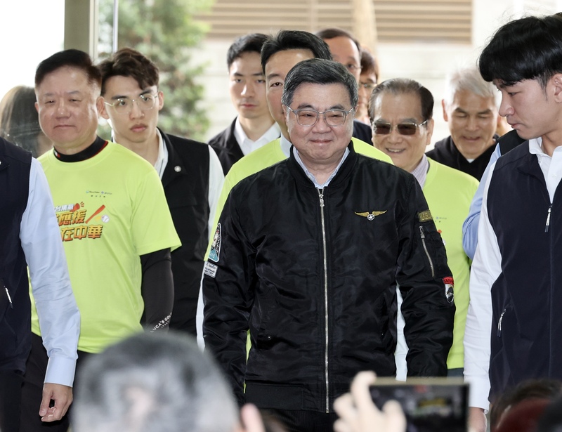 行政院長卓榮泰（前中）8日受訪表示，7日休假去日本東京為WBC台灣隊加油，是自費且私人的活動，唯一安排就是與國人一起為Team Taiwan加油，沒有其他任何目的。
