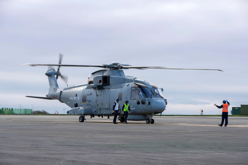 一架「梅林」（Merlin）Mk2直升機9日下午抵達英國在賽普勒斯南部的空軍基地，將強化英國在東地中海
的空中監偵與防禦能力。圖為「梅林」7日準備自英國離境。（英國海軍提供）