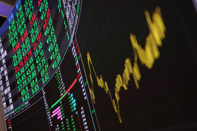 台北股市16日終場下跌57.81點，收在33342.51點，成交金額為7303.92億元。
