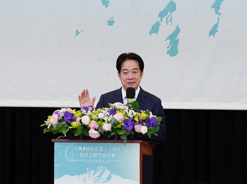 賴清德總統14日上午出席由台灣智庫舉辦的台灣總統直選30週年與民主韌性研討會，並應邀致詞。