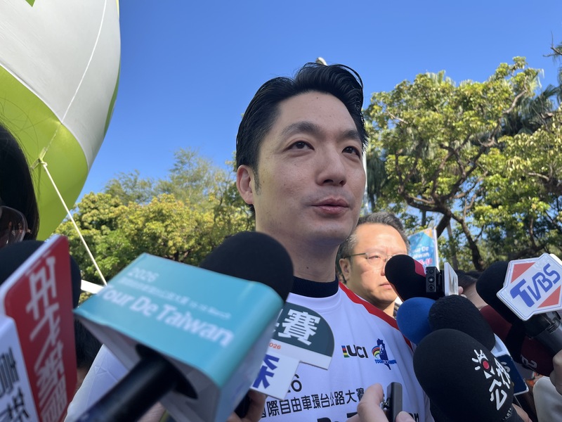 市議員14日指北市動物之家把動物遺體如貨品似堆疊亂放，引發報導。媒體聯訪提問市長蔣萬安（圖），他說，動保處已向他回報、做調度，他要求深刻檢討，維護動物權益優先。
